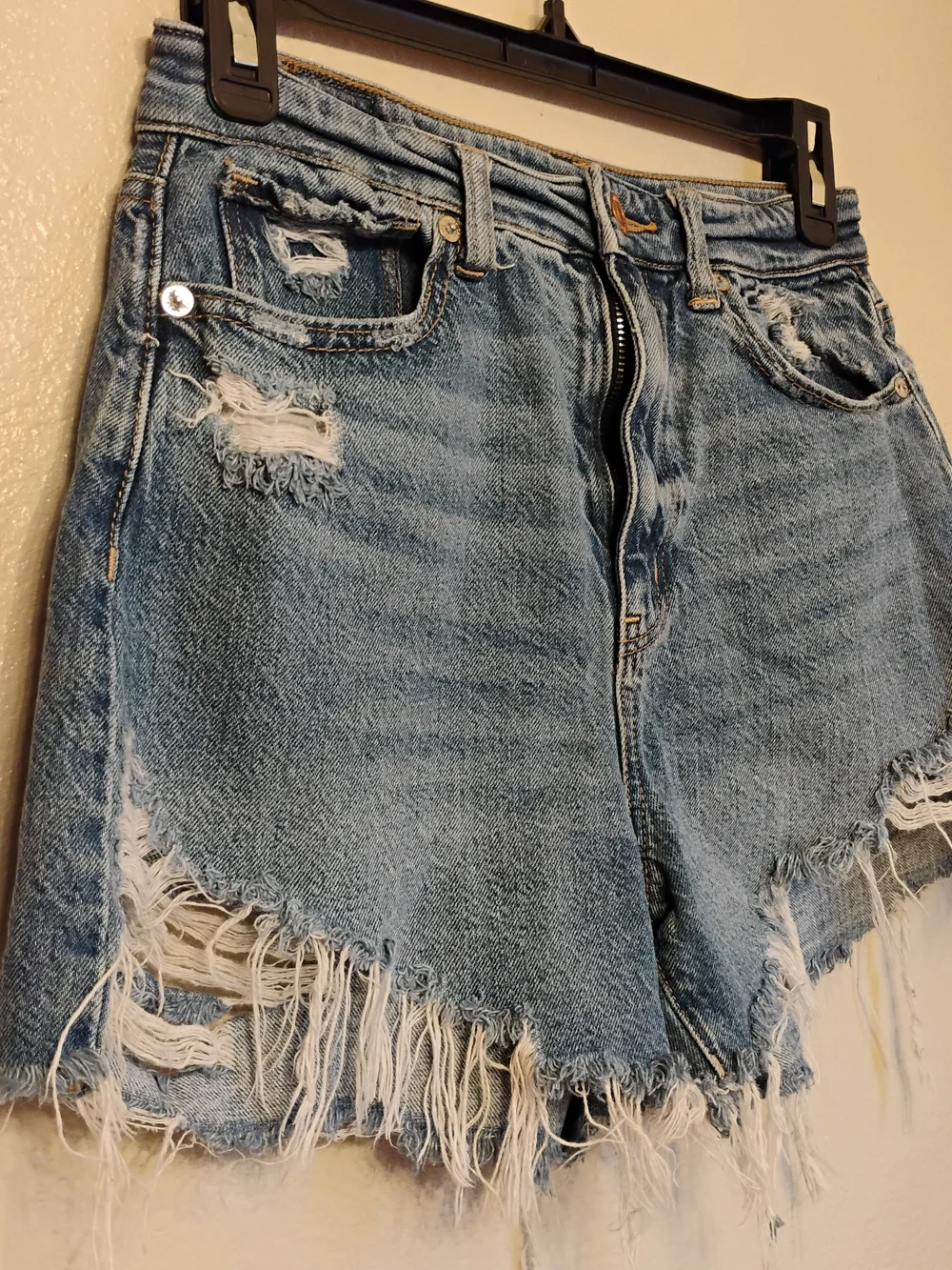 American Eagle Women’s Size 2 Distressed Denim Shorts High Rise Cutoff Frayed